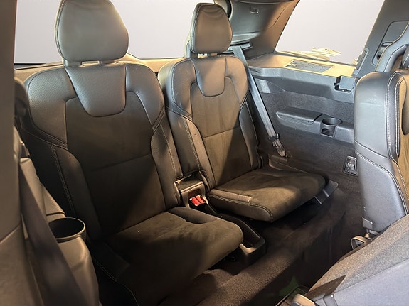 Volvo XC90 15 of 28