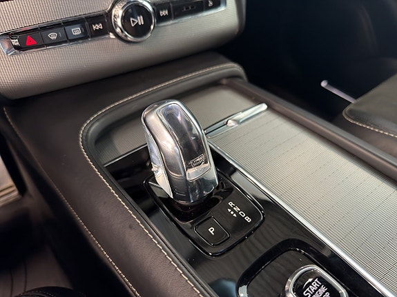 Volvo XC90 27 of 28