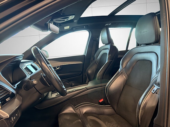 Volvo XC90 10 of 28