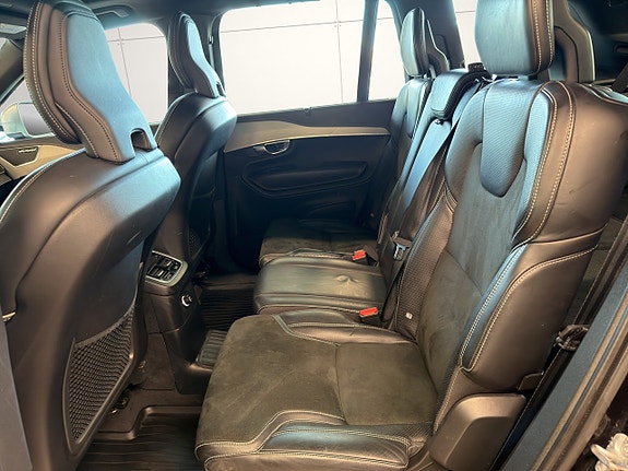 Volvo XC90 11 of 28
