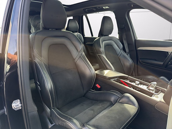 Volvo XC90 14 of 28
