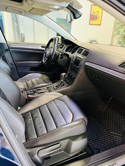 Volkswagen Golf Alltrack 21 of 23
