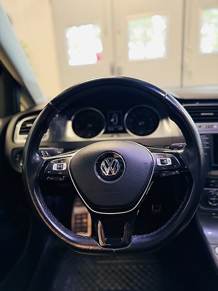 Volkswagen Golf Alltrack 18 of 23