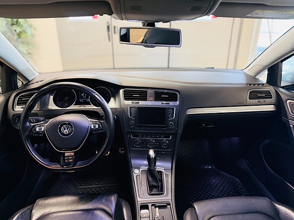 Volkswagen Golf Alltrack 17 of 23