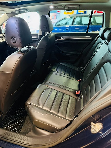 Volkswagen Golf Alltrack 16 of 23