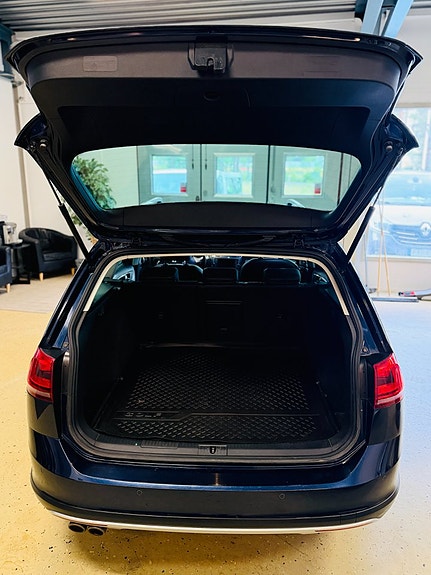 Volkswagen Golf Alltrack 10 of 23