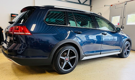 Volkswagen Golf Alltrack 11 of 23