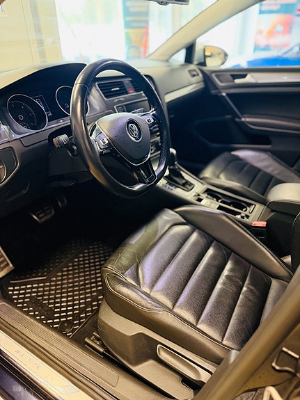 Volkswagen Golf Alltrack 13 of 23