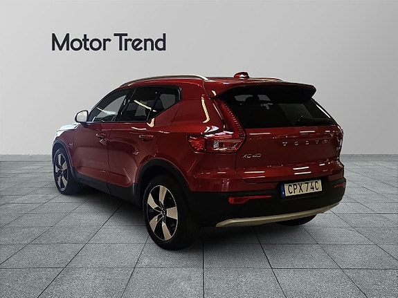 Volvo XC40 2 of 18