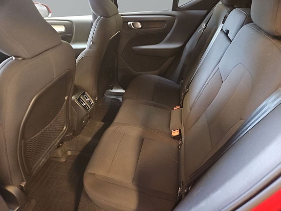 Volvo XC40 8 of 18