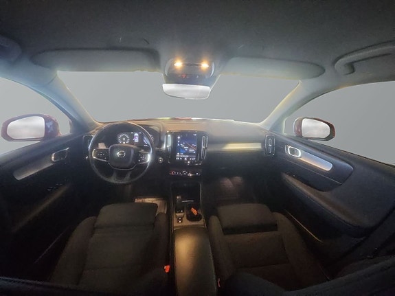 Volvo XC40 9 of 18