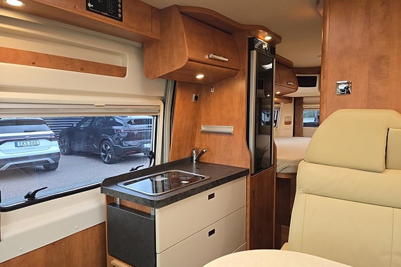 Malibu Carthago 640 LE 177hk Litium 300Ah/Clesana/iNet X Truma/Solcell/Drag 15 of 26