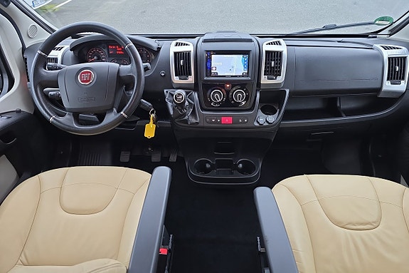 Malibu Carthago 640 LE 177hk Litium 300Ah/Clesana/iNet X Truma/Solcell/Drag 5 of 26