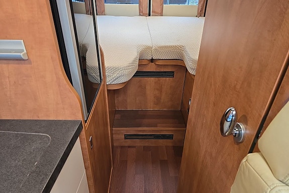 Malibu Carthago 640 LE 177hk Litium 300Ah/Clesana/iNet X Truma/Solcell/Drag 18 of 26