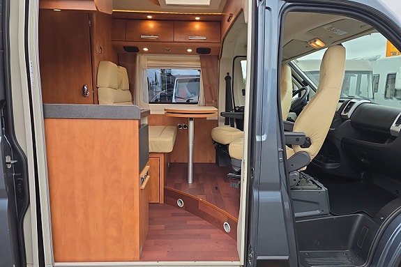 Malibu Carthago 640 LE 177hk Litium 300Ah/Clesana/iNet X Truma/Solcell/Drag 13 of 26