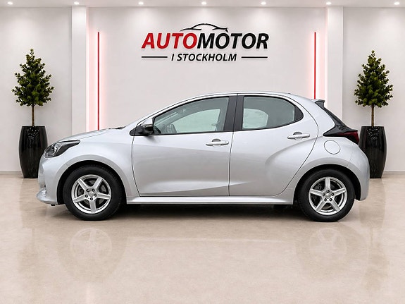 Toyota Yaris 4 of 17