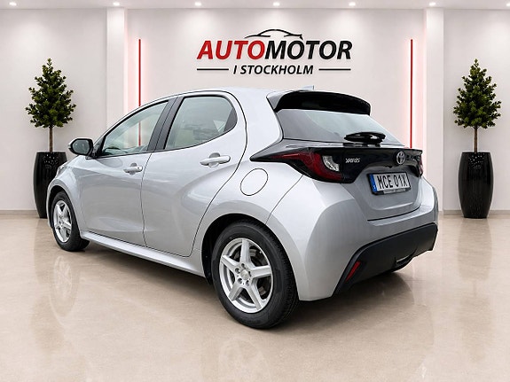 Toyota Yaris 3 of 17