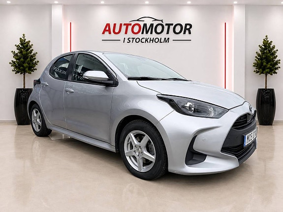 Toyota Yaris 2 of 17