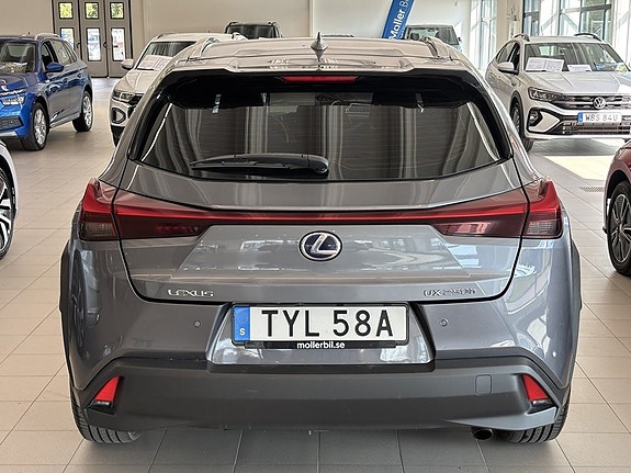 Lexus UX250h 17 of 17
