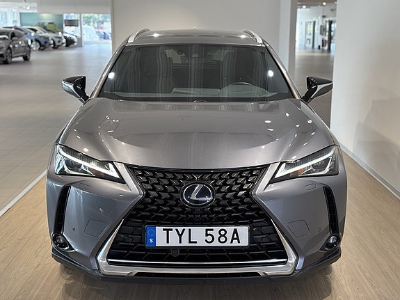 Lexus UX250h 2 of 17