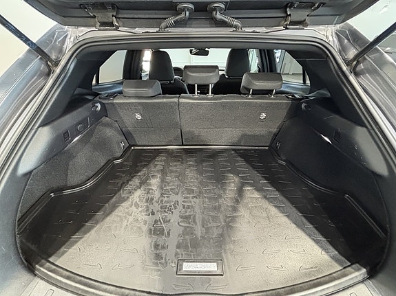 Lexus UX250h 5 of 17