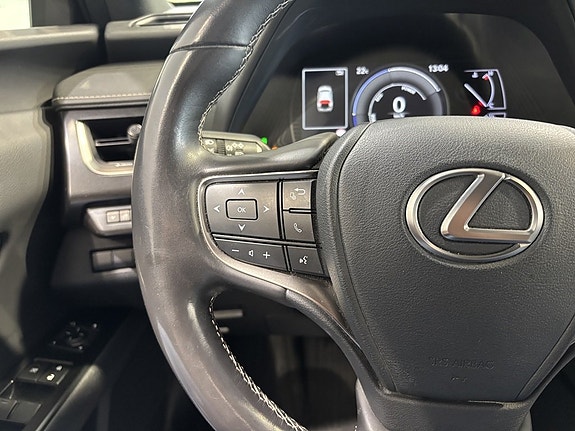 Lexus UX250h 10 of 17
