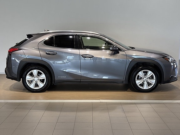 Lexus UX250h 3 of 17