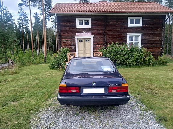 BMW 750iL 3 of 5