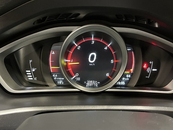 Volvo V40 Cross Country 17 of 19