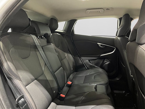 Volvo V40 Cross Country 10 of 19