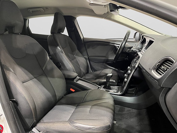 Volvo V40 Cross Country 9 of 19