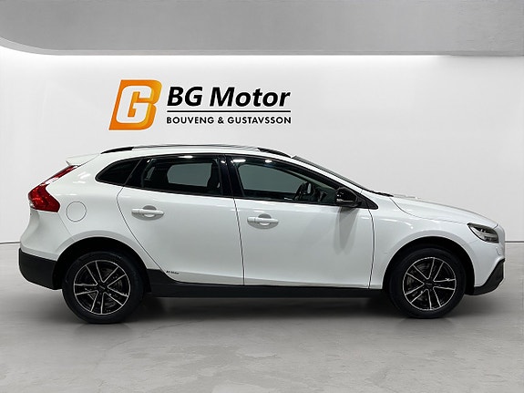Volvo V40 Cross Country 3 of 19
