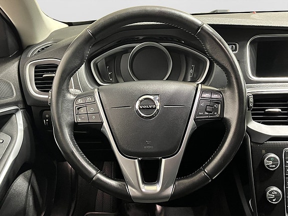 Volvo V40 Cross Country 13 of 19