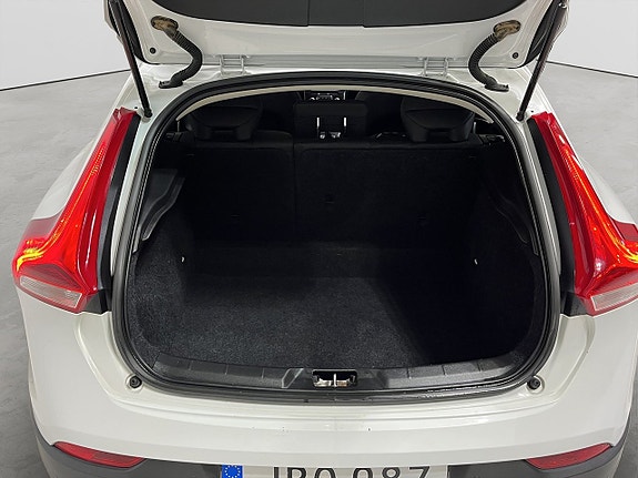 Volvo V40 Cross Country 11 of 19