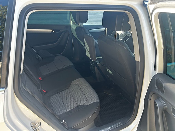 Volkswagen Passat Alltrack 9 of 23
