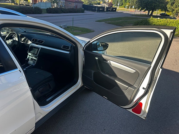 Volkswagen Passat Alltrack 12 of 23