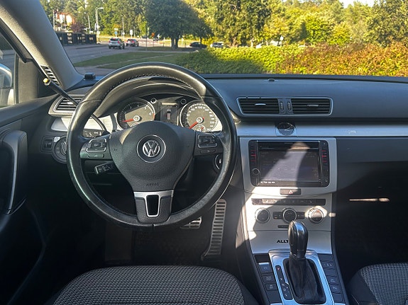Volkswagen Passat Alltrack 17 of 23