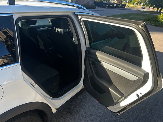 Volkswagen Passat Alltrack 8 of 23