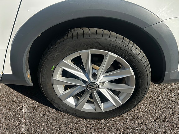 Volkswagen Passat Alltrack 21 of 23