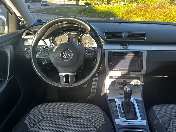 Volkswagen Passat Alltrack 16 of 23