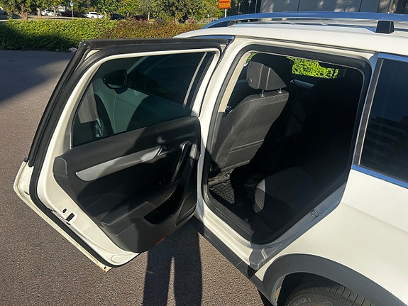 Volkswagen Passat Alltrack 10 of 23