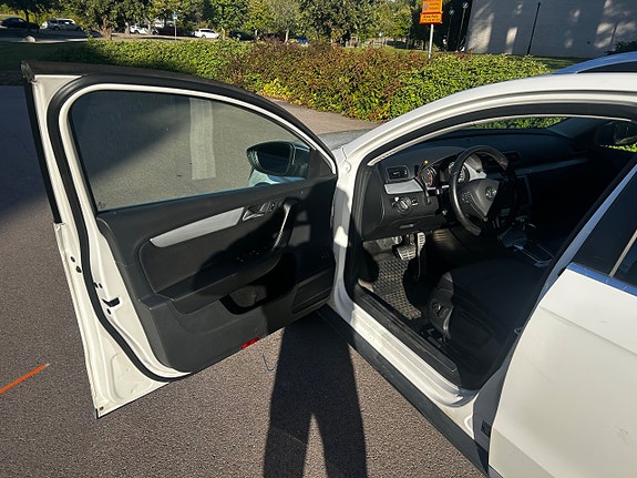 Volkswagen Passat Alltrack 14 of 23
