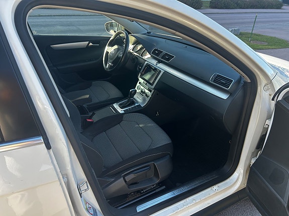 Volkswagen Passat Alltrack 13 of 23