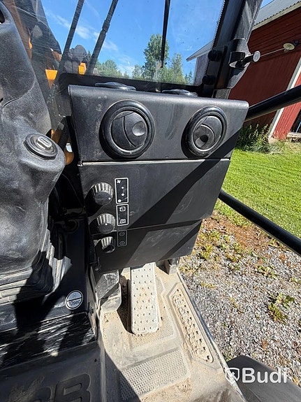 JCB Hjullastare 403 år 2020 Med tillbehör Pla... via auktion 19 of 27