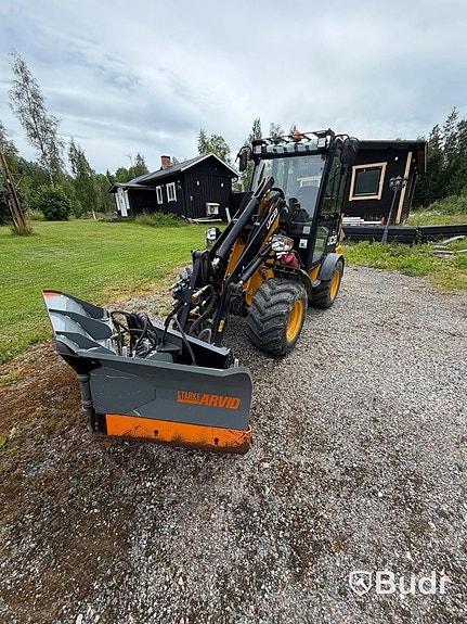 JCB Hjullastare 403 år 2020 Med tillbehör Pla... via auktion 3 of 27