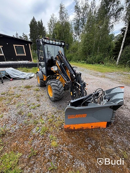 JCB Hjullastare 403 år 2020 Med tillbehör Pla... via auktion 2 of 27