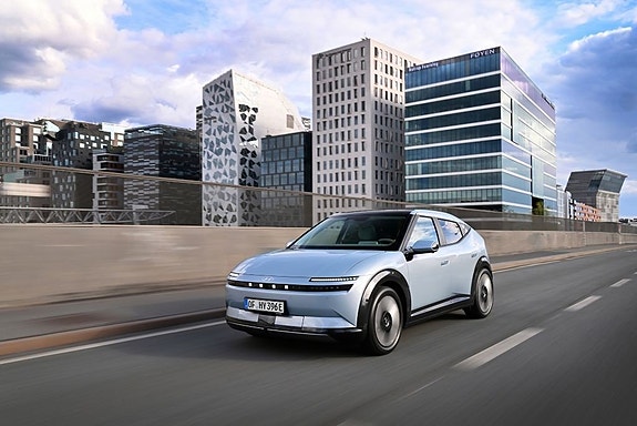 Hyundai IONIQ 3 of 12