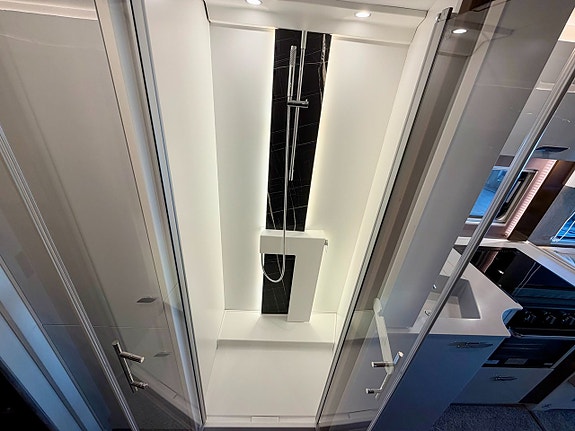 Bürstner Elegance I 910 G / Mercedes / ALDE / Hydraulben / AC / Lithium / iNDUS 22 of 30