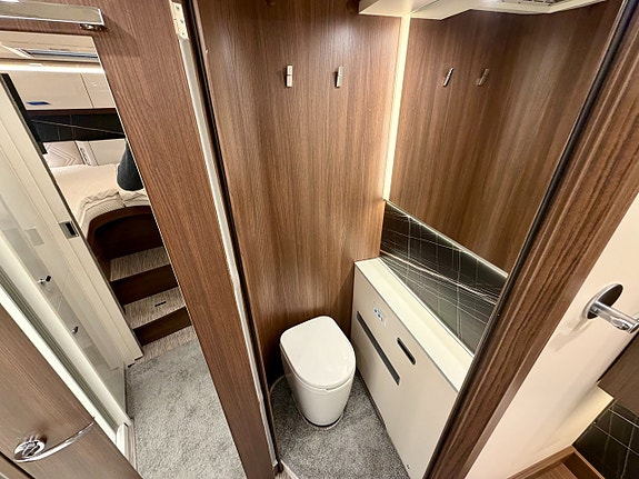 Bürstner Elegance I 910 G / Mercedes / ALDE / Hydraulben / AC / Lithium / iNDUS 23 of 30