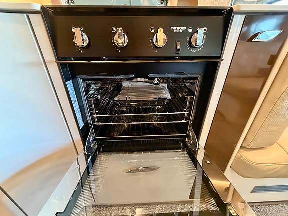 Bürstner Elegance I 910 G / Mercedes / ALDE / Hydraulben / AC / Lithium / iNDUS 27 of 30